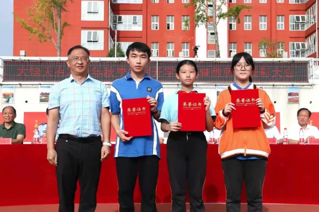 2022高考捷報(bào)頻傳：大悟縣高考狀元花落天有高中